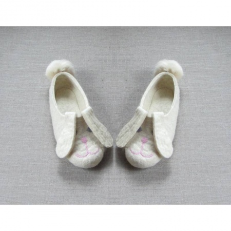 Тапочки «Зайцы вислоухие» натурально белого цвета. Размер 16 см