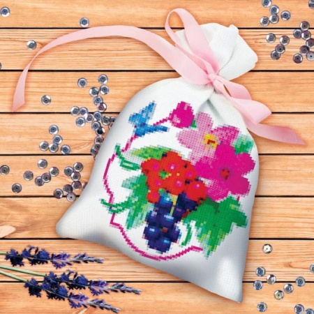 Вышивка крестиком на мешочке 'Ягода'