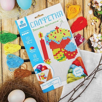 Вышивка на салфетке 'Пасхальный кулич'